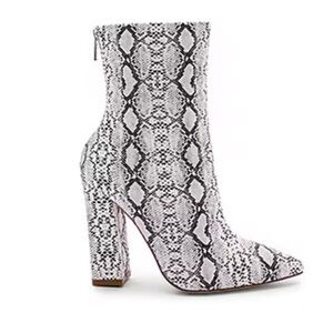 Raye Easton Bootie in Black & White Embossed Snakeskin Print Size 6